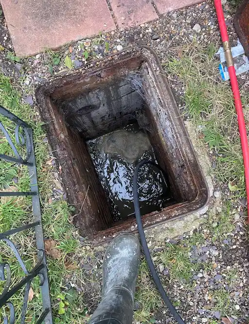 Emergency drainage engineer attending a blocked drain in Enfield.