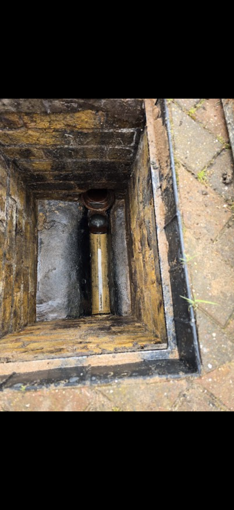 Inspection chamber and drainage conditions at a Blockage Busters drain jetting job in Harlow, view 3