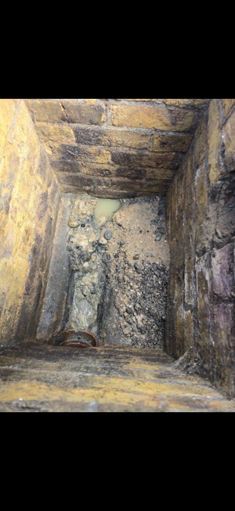 Inspection chamber and drainage conditions at a Blockage Busters drain jetting job in Harlow, view 4
